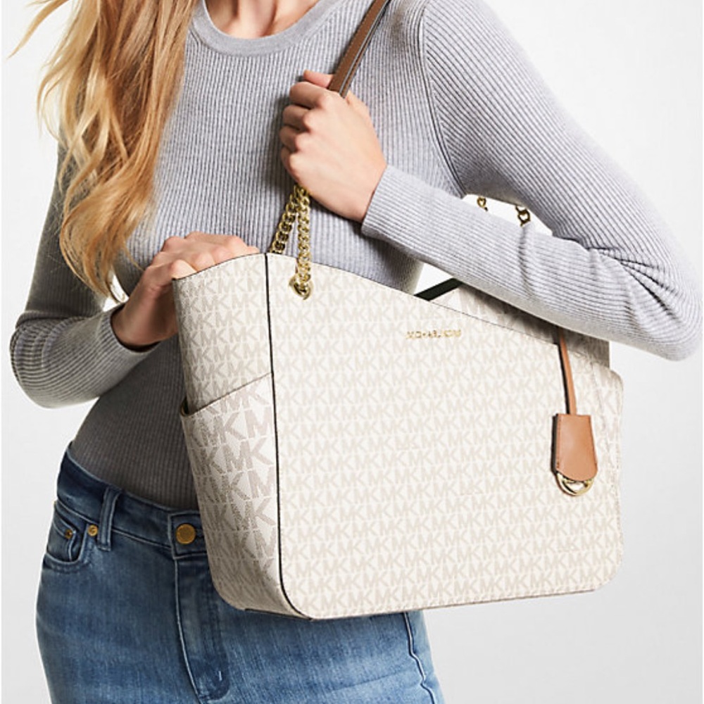 Michael kors Jet set large signature shoulder bag.